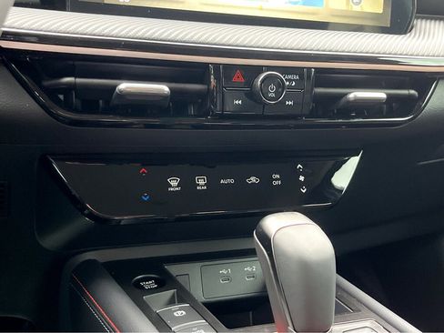 New 2025 Nissan Kicks SR image 23