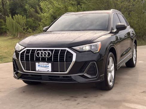Used 2020 Audi Q3 2.0T Premium w/ Convenience Package AWD/4WD image 2