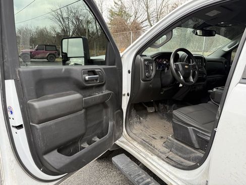 Used 2021 Chevrolet Silverado 2500 Custom w/ Custom Value Package image 12