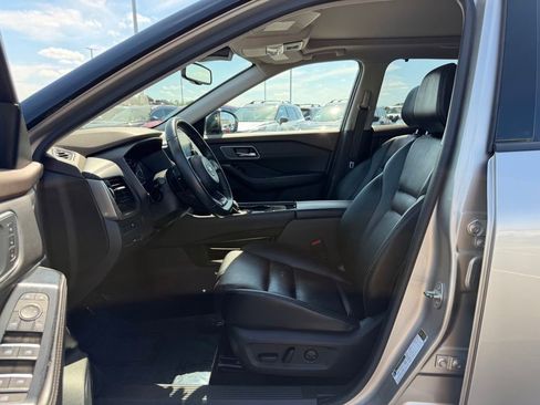 Used 2021 Nissan Rogue SL FWD image 12