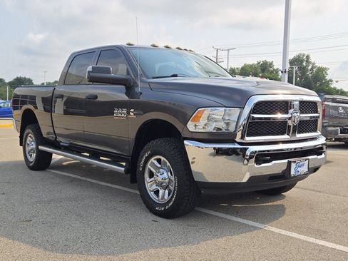 Used 2018 RAM 2500 Tradesman w/ Chrome Appearance Group AWD/4WD image 3