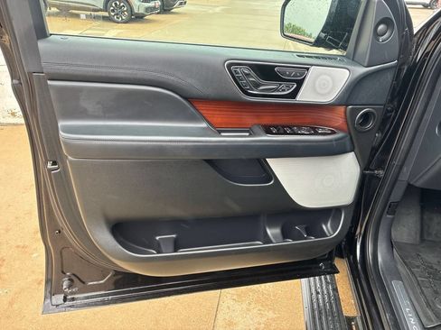 Used 2022 Lincoln Navigator Reserve AWD/4WD image 10