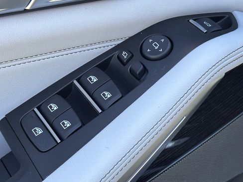 Used 2026 BMW X5 sDrive40i w/ M Sport Package image 14