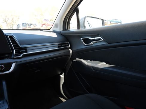 Used 2025 Kia Sportage LX image 8