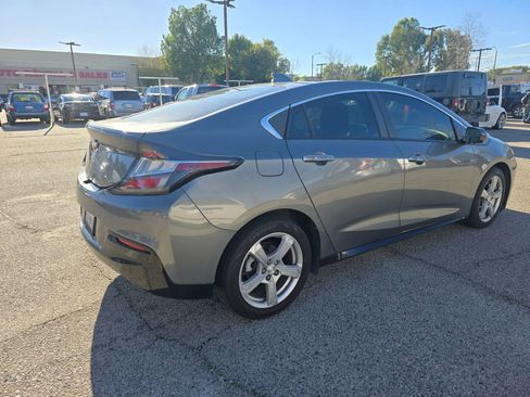 Used 2017 Chevrolet Volt LT w/ Comfort Package image 6