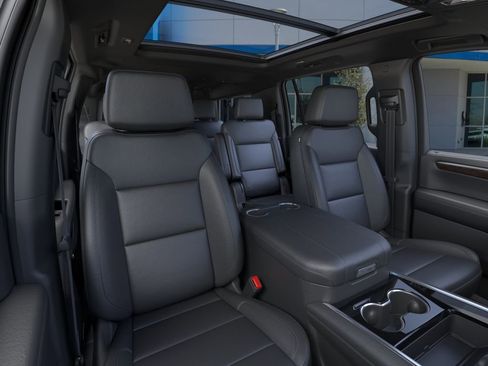 New 2026 Chevrolet Suburban Z71 AWD/4WD image 16