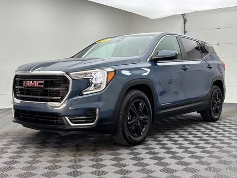 Used 2024 GMC Terrain SLE FWD image 2