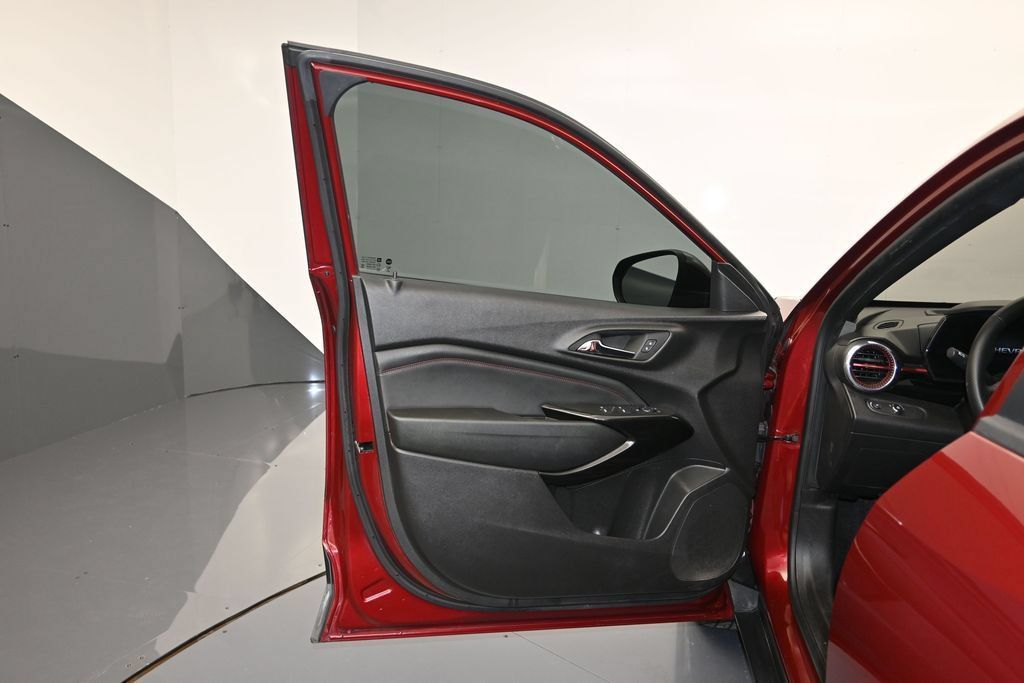 Used 2024 Chevrolet Trax RS w/ Driver Confidence Package FWD image 10