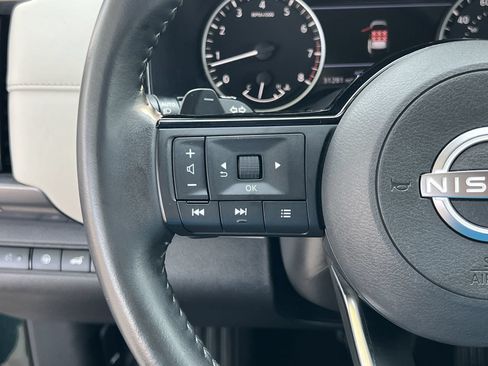 Used 2023 Nissan Pathfinder SL AWD/4WD image 11