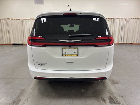 New 2026 Chrysler Pacifica Select image 7