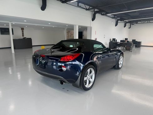 Used 2008 Pontiac Solstice Convertible w/ Preferred Package RWD image 2