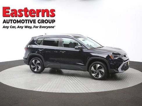 Used 2025 Volkswagen Taos SE AWD/4WD image 47