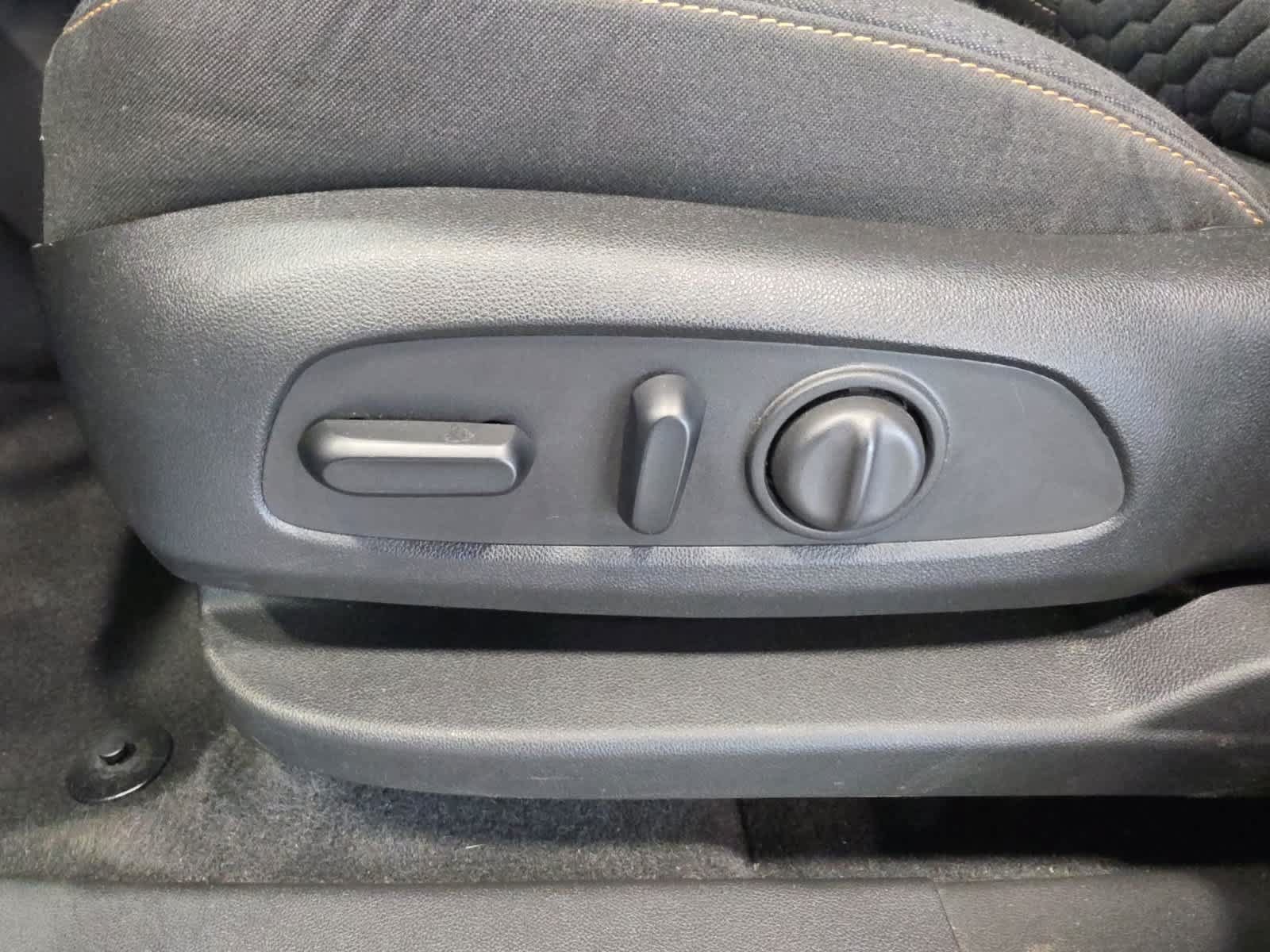 Used 2020 Chevrolet Equinox LT w/ Driver Convenience Package FWD image 24