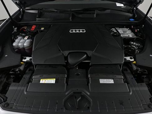 Used 2022 Audi Q8 Premium w/ Convenience Package image 31