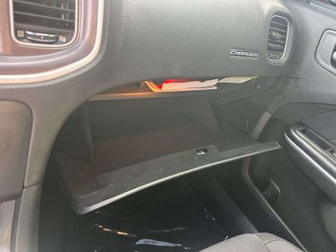 Used 2022 Dodge Charger SXT image 31