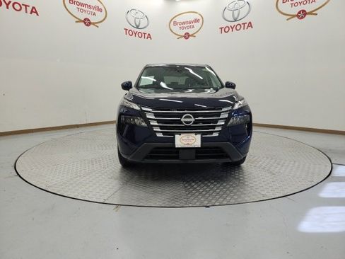 Used 2024 Nissan Rogue SV image 4