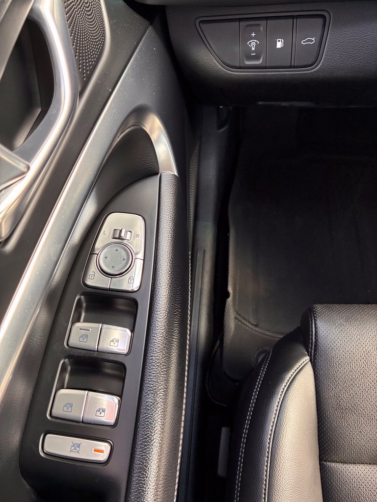 Used 2025 Genesis G70 2.5T AWD/4WD image 29
