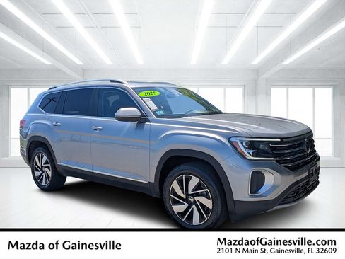 Used 2025 Volkswagen Atlas SEL AWD/4WD image 1