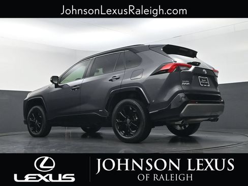 Used 2022 Toyota RAV4 XSE AWD/4WD image 17