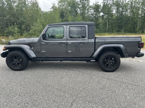 Used 2022 Jeep Gladiator Sport AWD/4WD image 9