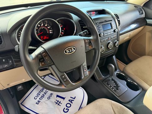 Used 2011 Kia Sorento LX image 9