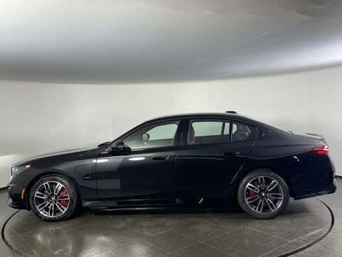 Certified 2026 BMW 550e xDrive image 5