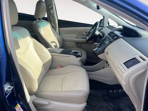 Used 2014 Toyota Prius V Five image 15