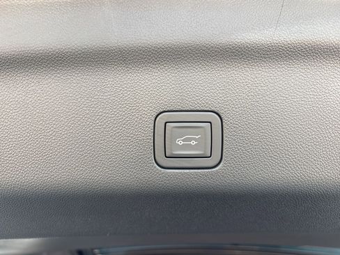 New 2026 Chevrolet Suburban LT RWD image 20