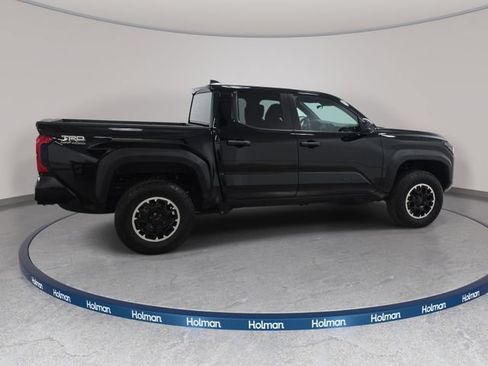 Certified 2024 Toyota Tacoma TRD Off-Road AWD/4WD image 5