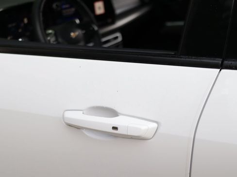 Used 2025 Chevrolet Traverse LT w/ Driver Confidence Package FWD image 38