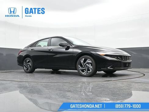 Used 2025 Hyundai Elantra Limited w/ Cargo Package FWD image 45