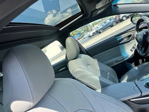 Used 2019 Toyota Avalon Limited FWD image 25