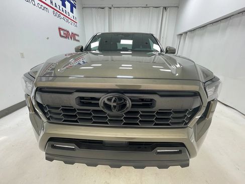 Used 2026 Toyota Tacoma TRD Off-Road AWD/4WD image 2