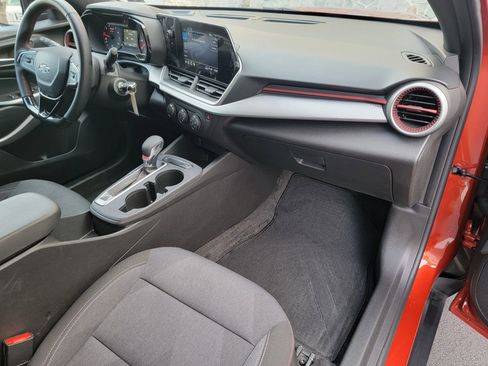 Used 2024 Chevrolet Trax RS w/ Driver Confidence Package image 11