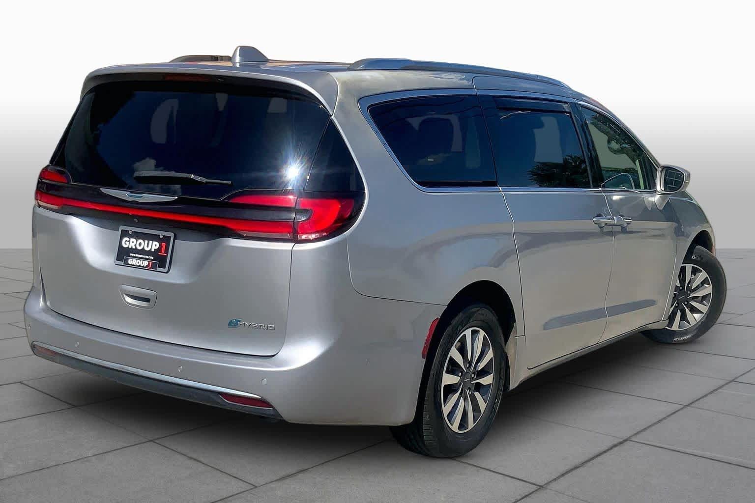Used 2021 Chrysler Pacifica Touring-L FWD image 12
