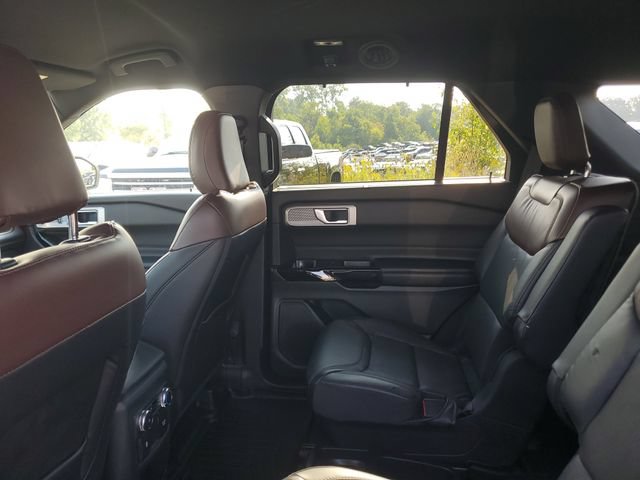 Used 2021 Ford Explorer Platinum w/ Equipment Group 601A AWD/4WD image 7