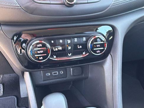 Used 2022 Buick Encore GX Essence FWD image 28