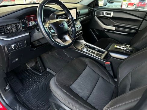 Used 2022 Ford Explorer XLT image 11