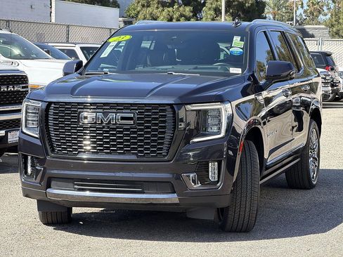 Used 2023 GMC Yukon Denali Ultimate AWD/4WD image 3
