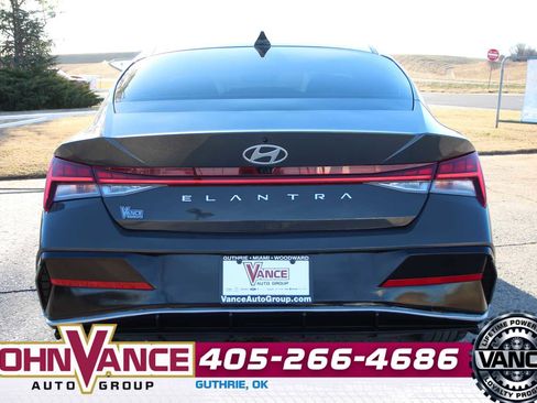Used 2025 Hyundai Elantra SEL image 7