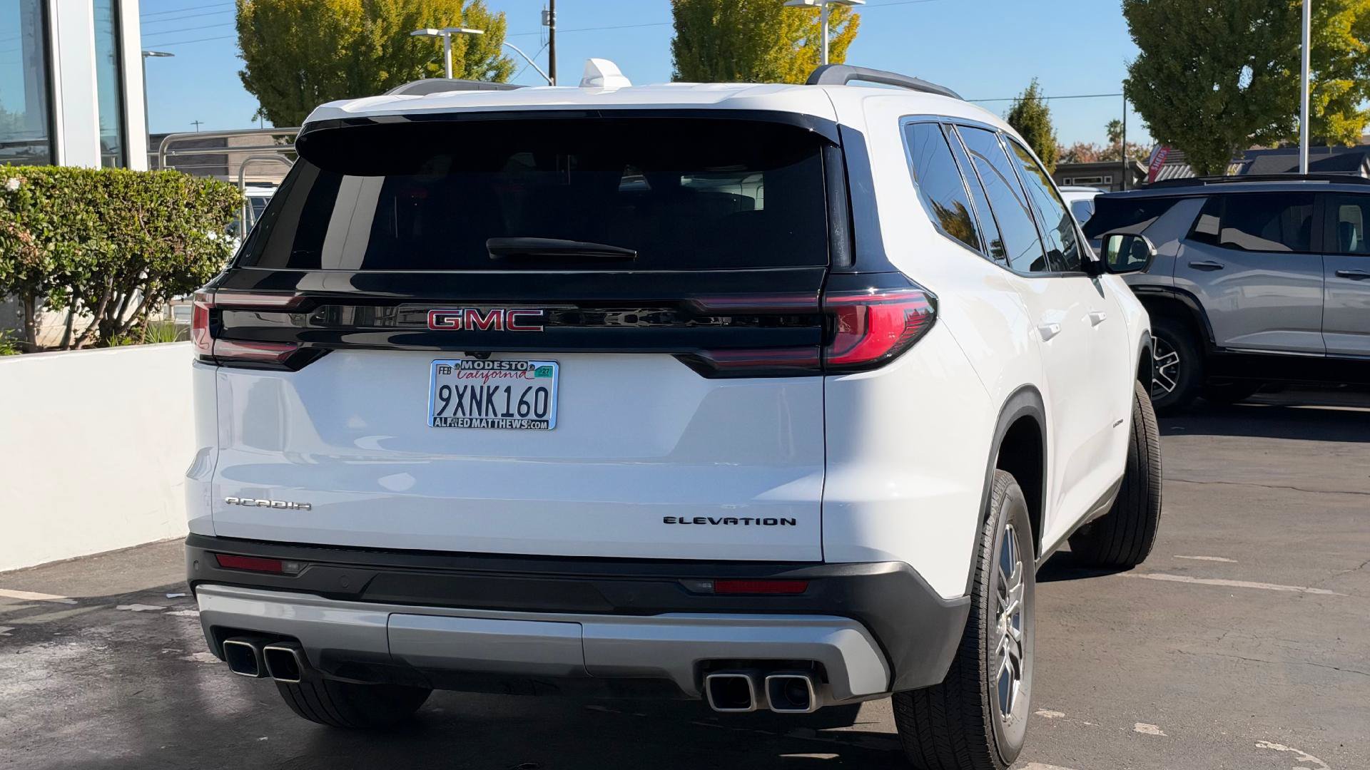 Used 2025 GMC Acadia Elevation FWD image 5
