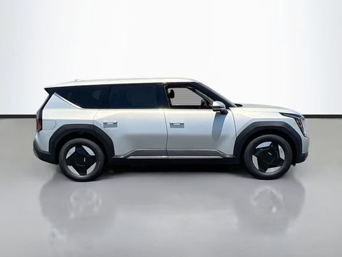 New 2026 Kia EV9 Light RWD image 8