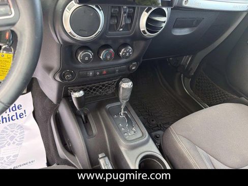 Used 2013 Jeep Wrangler Unlimited Sahara w/ Connectivity Group AWD/4WD image 28