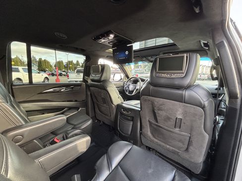 Used 2018 Cadillac Escalade ESV Platinum image 16