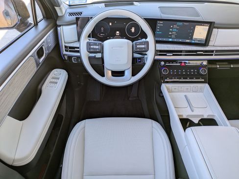 Certified 2025 Hyundai Santa Fe Calligraphy image 12