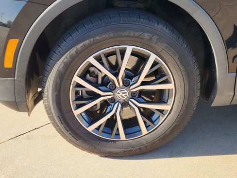 Used 2020 Volkswagen Tiguan SE w/ Panoramic Sunroof Package image 14