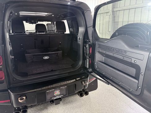 Used 2022 Land Rover Defender 110 X-Dynamic SE image 33
