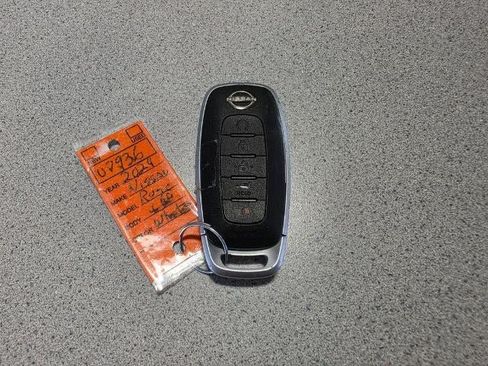 Used 2024 Nissan Rogue SV FWD image 28