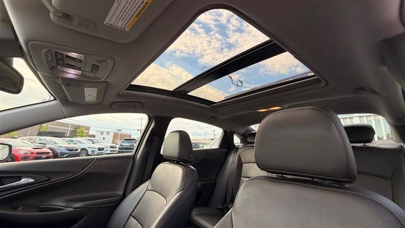 Used 2018 Chevrolet Malibu Premier w/ Premier Sun and Wheel Package FWD image 25