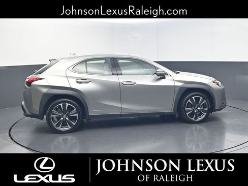 Used 2022 Lexus UX 250h w/ Accessory Package (Z1) image 6
